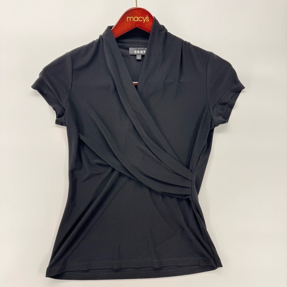 DKNY Women’s Short Sleeve Ruched Blouse Top Surplice Neck Black PS - Picture 3 of 9